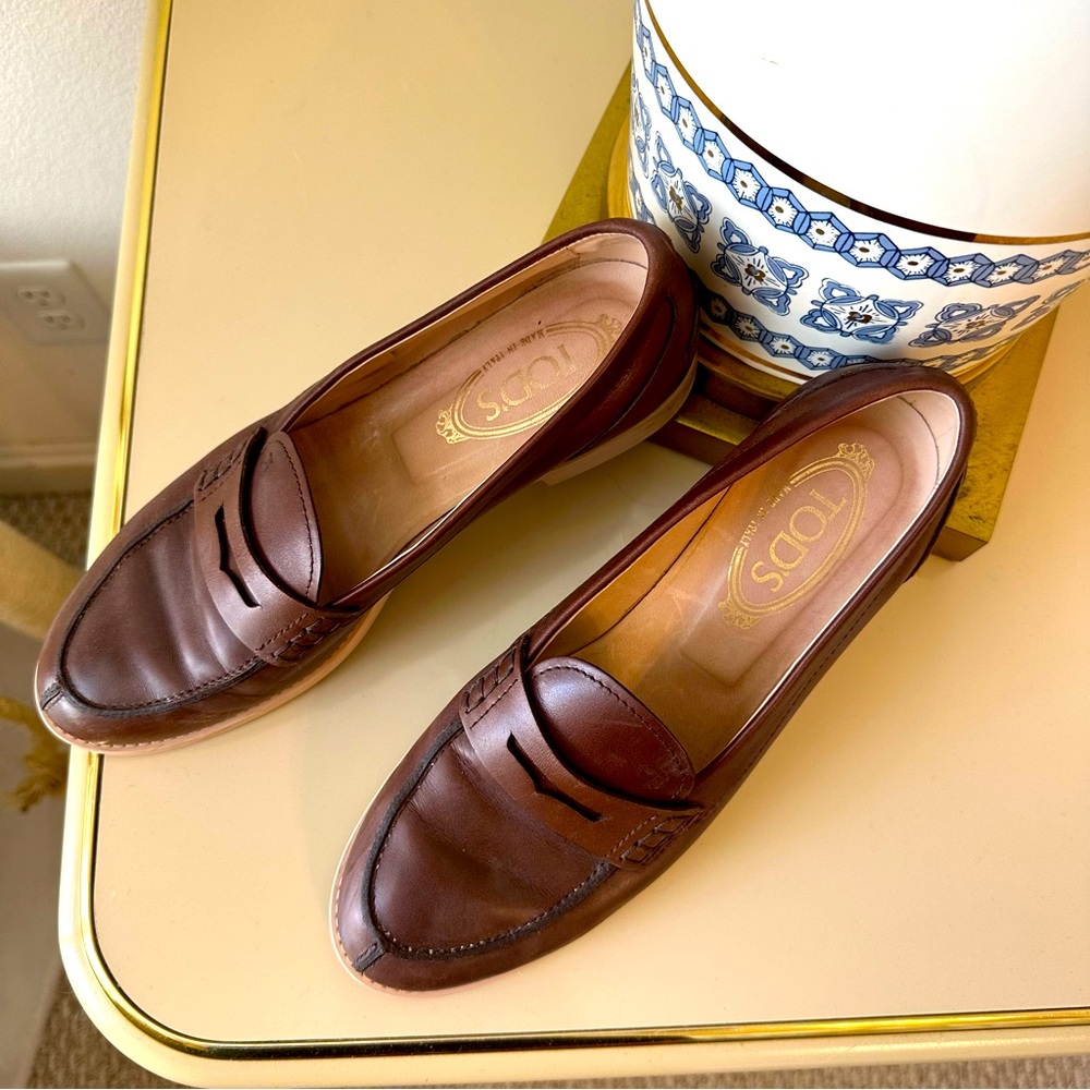 Tod’s luxury brown leather loafers 38.5eu / 8.5 US
